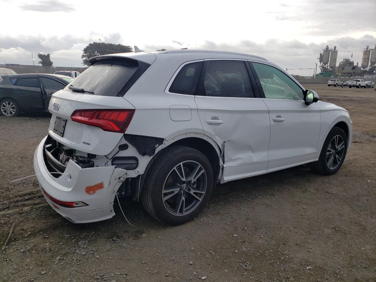Obraz 3 z 2020 AUDI Q5 E PREMIUM 2020 z VIN WA1G2AFYXL2059975