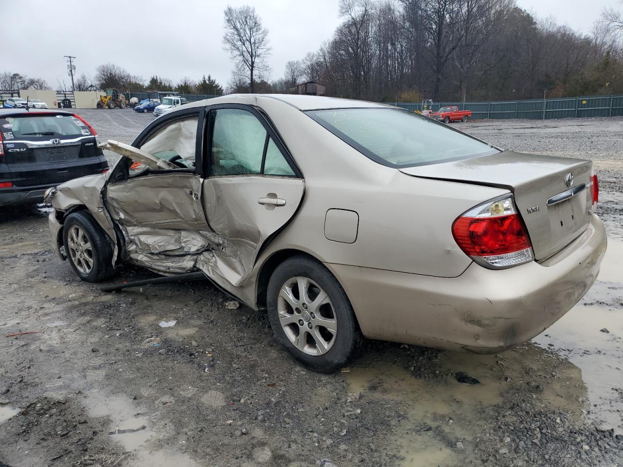 Image 2 of 2005 TOYOTA CAMRY LE 2005 with VIN 4T1BF30K45U614149
