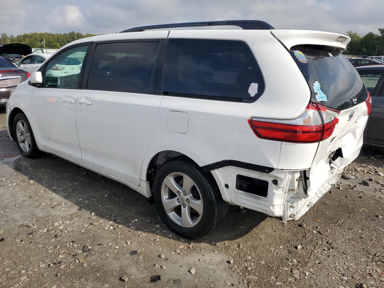 Obraz 2 z 2017 TOYOTA SIENNA LE 2017 z VIN 5TDKZ3DC0HS778280