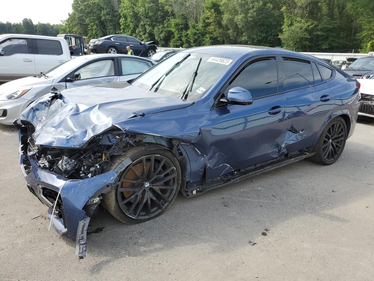 Obraz 1 z 2021 BMW X6 M50I 2021 z VIN 5UXCY8C09M9E71664