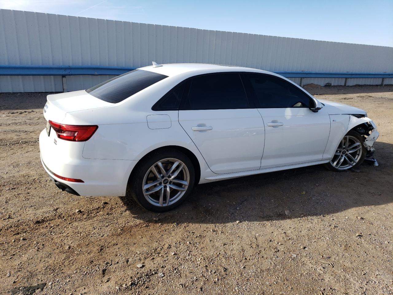 Obraz 3 z 2017 AUDI A4 PREMIUM 2017 z VIN WAUDNAF47HN055463