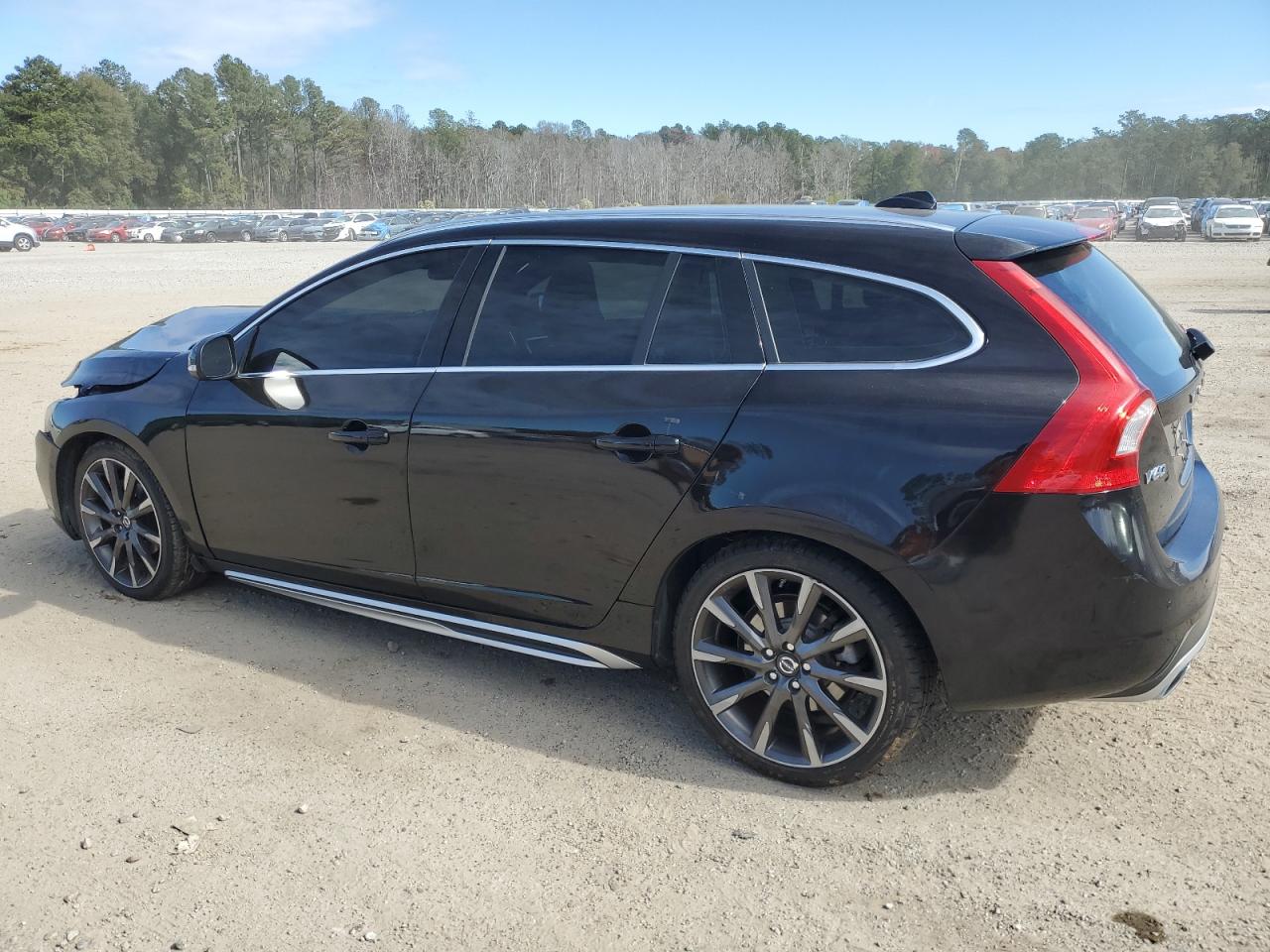 Image 2 of 2015 VOLVO V60 PREMIER 2015 with VIN YV140MEB1F1187247