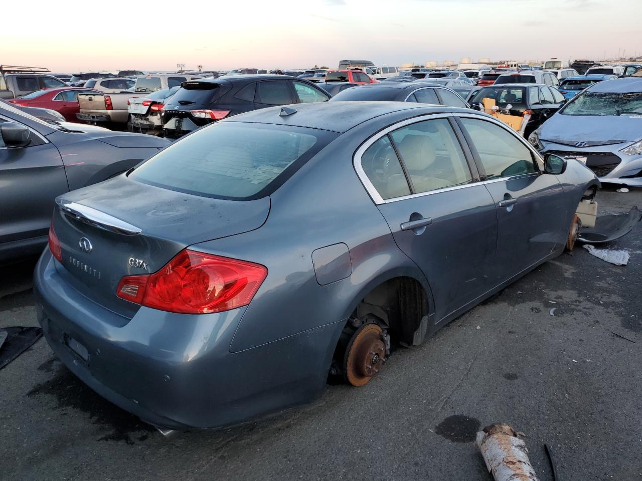 Obraz 3 z 2010 INFINITI G37  2010 z VIN JN1CV6AR1AM456164