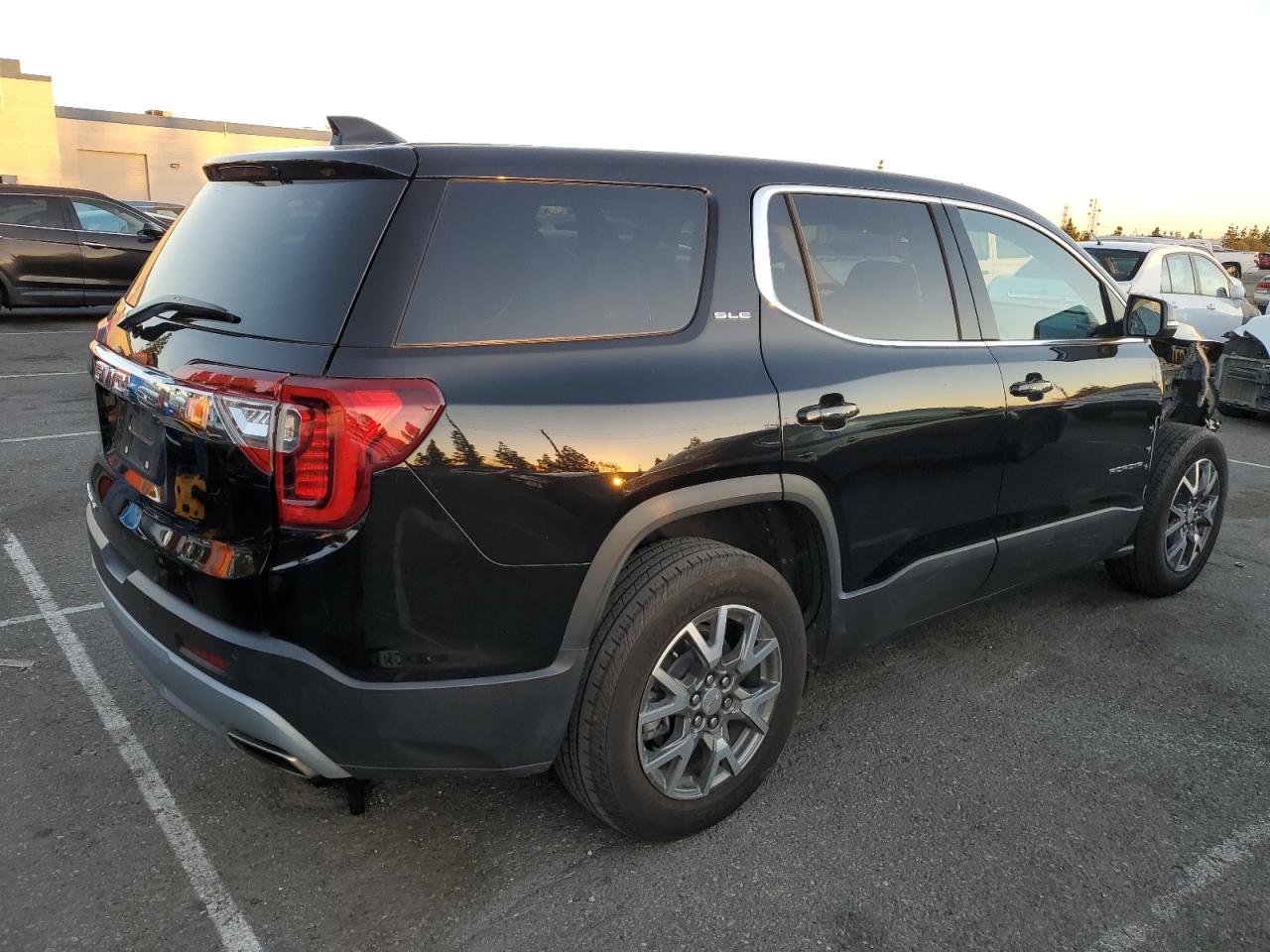 Obraz 3 z 2022 GMC ACADIA SLE 2022 z VIN 1GKKNKL42NZ163440