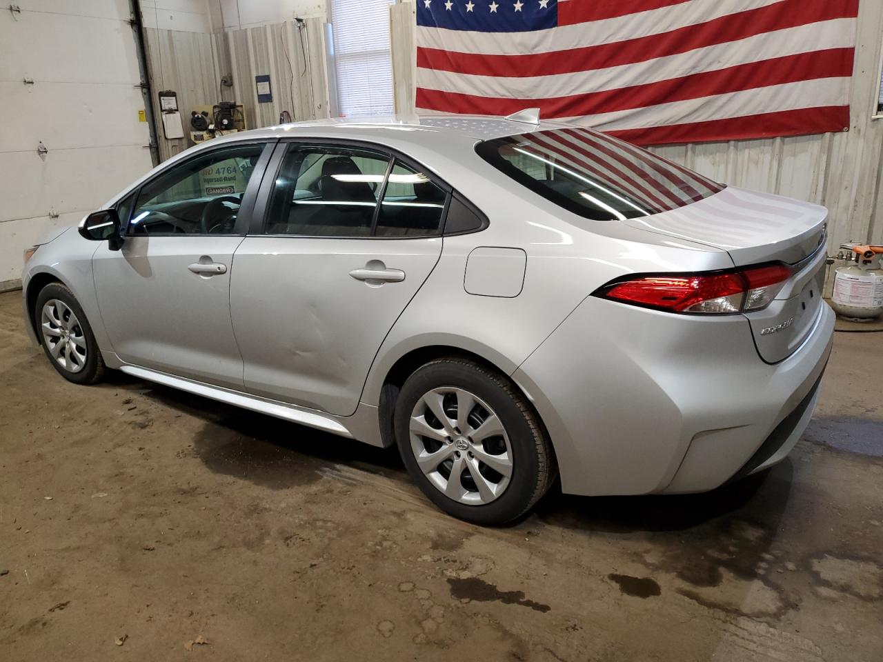 Изображение 2 2022 TOYOTA COROLLA LE 2022 с VIN 5YFEPMAE9NP318702