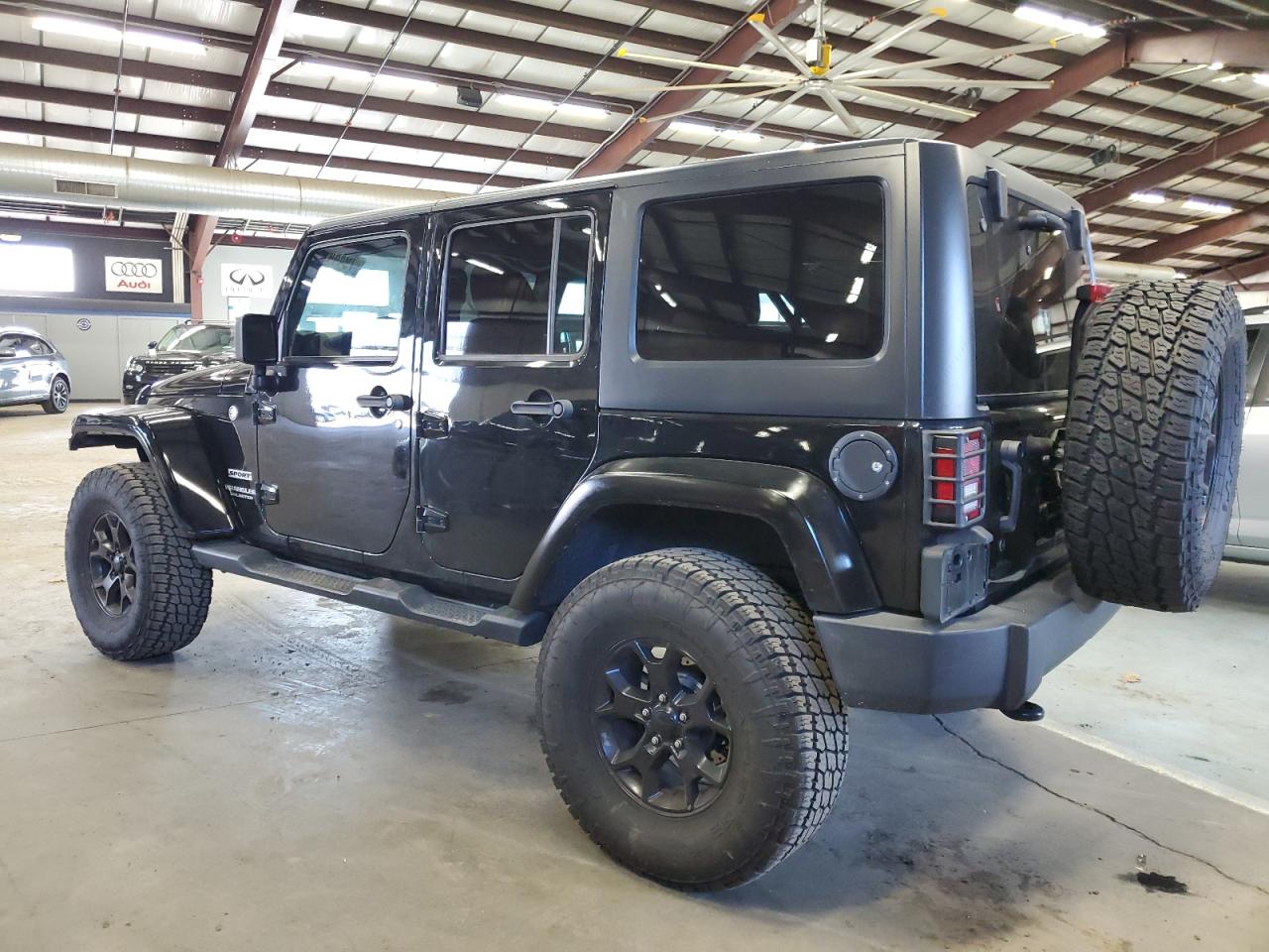 Изображение 2 Jeep Wrangler Unlimited Sport 2016 с VIN 1C4BJWDG3GL303914