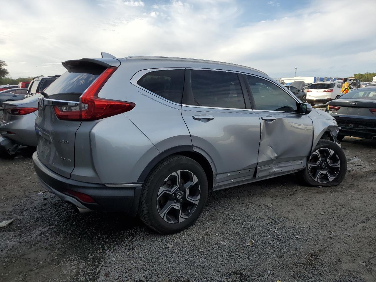 Изображение 3 2018 HONDA CR-V TOURING 2018 с VIN 7FARW2H97JE041737