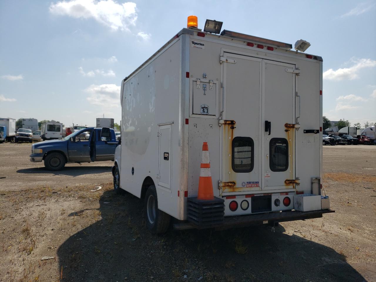 Image 2 of 2008 CHEVROLET EXPRESS G3500  2008 with VIN 1GBJG31K081108386
