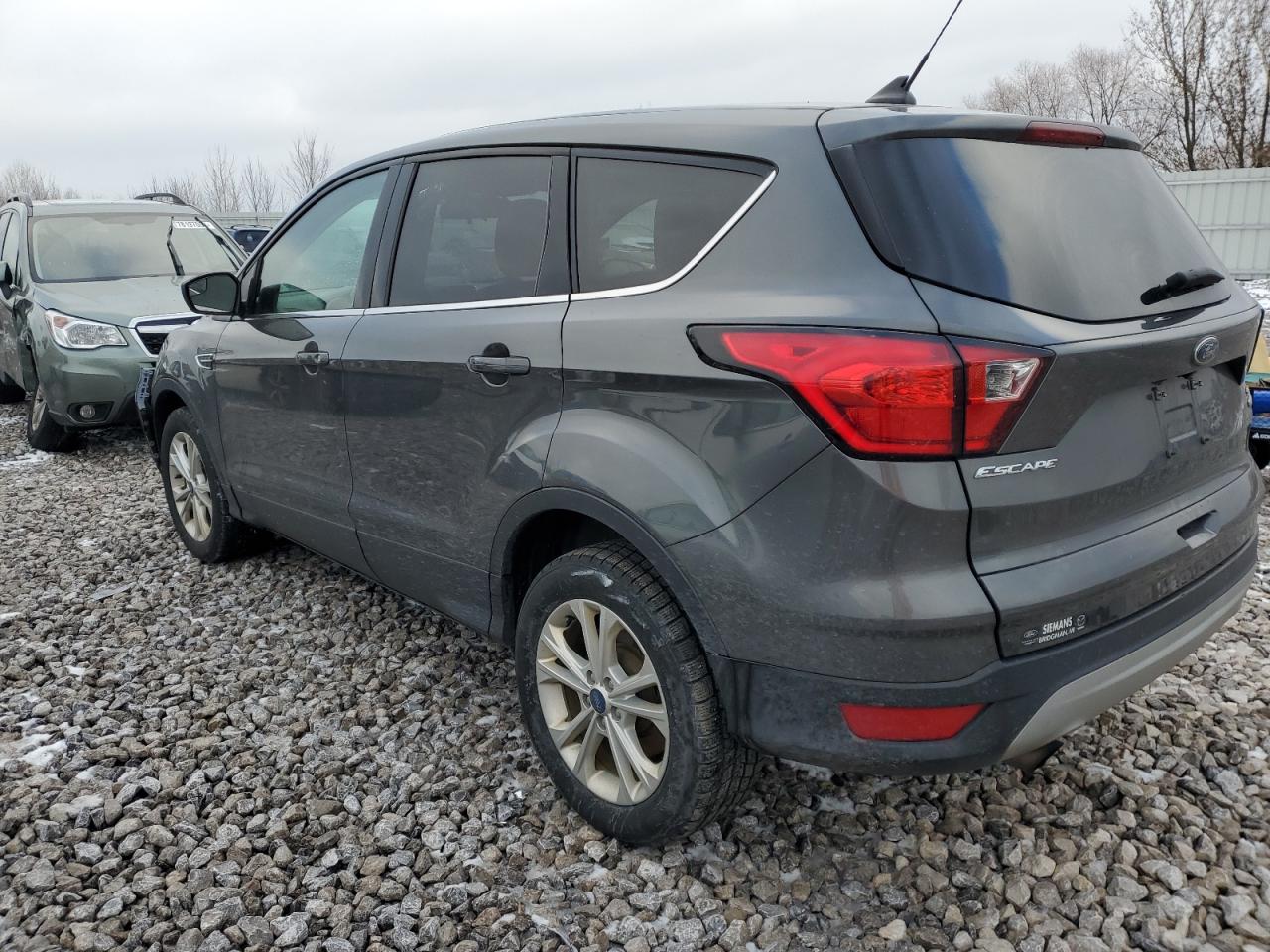 Obraz 2 z 2019 FORD ESCAPE SE 2019 z VIN 1FMCU9GD6KUB25669