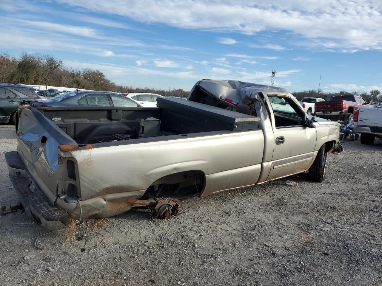 Image 3 of 2003 CHEVROLET SILVERADO C1500 2003 with VIN 1GCEC14X93Z279751
