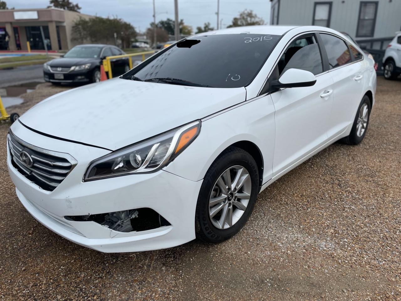 Obraz 2 z 2015 HYUNDAI SONATA SE 2015 z VIN 5NPE24AF5FH221423
