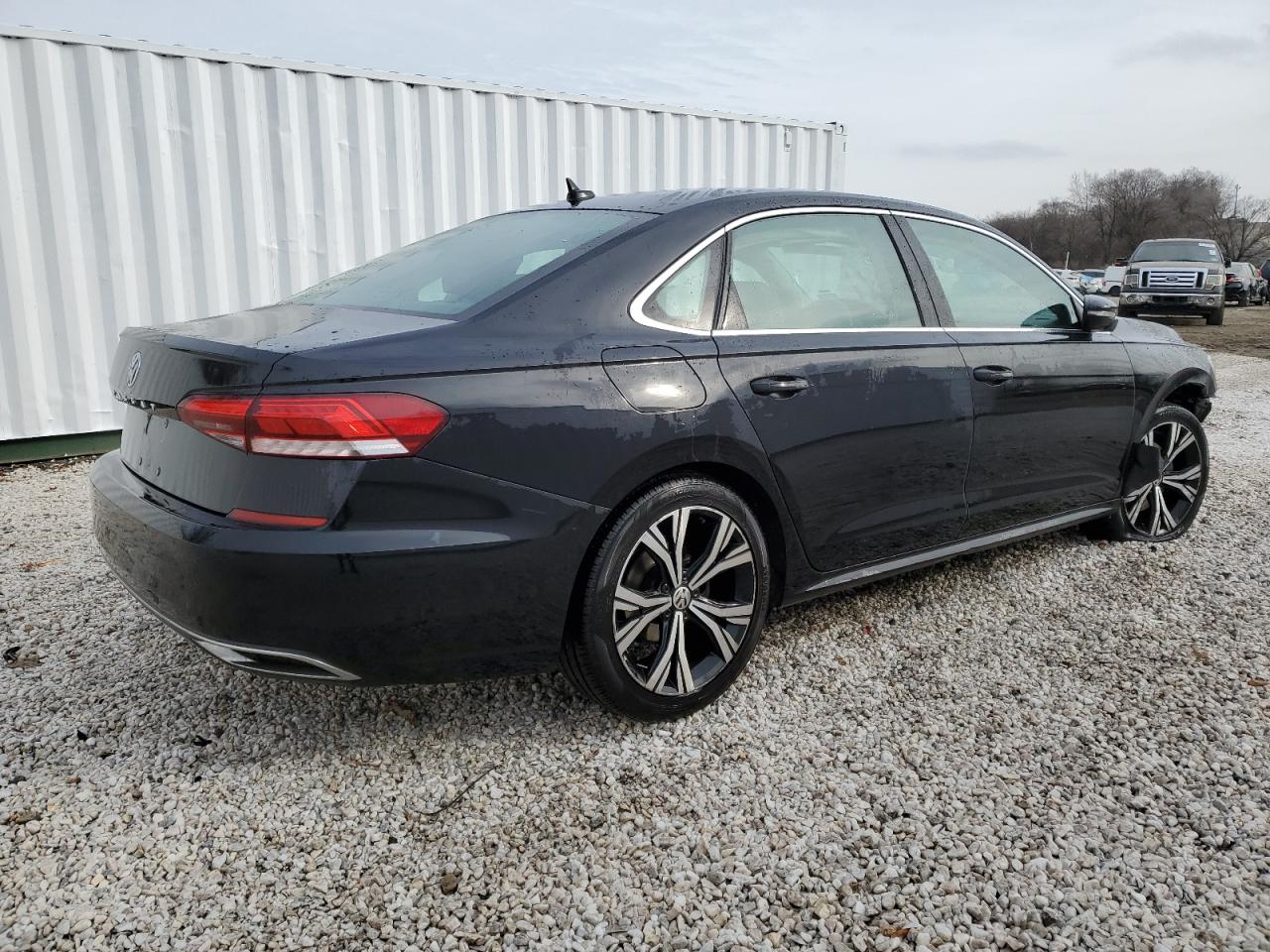 Image 3 of 2021 VOLKSWAGEN PASSAT SE 2021 with VIN 1VWSA7A34MC001869
