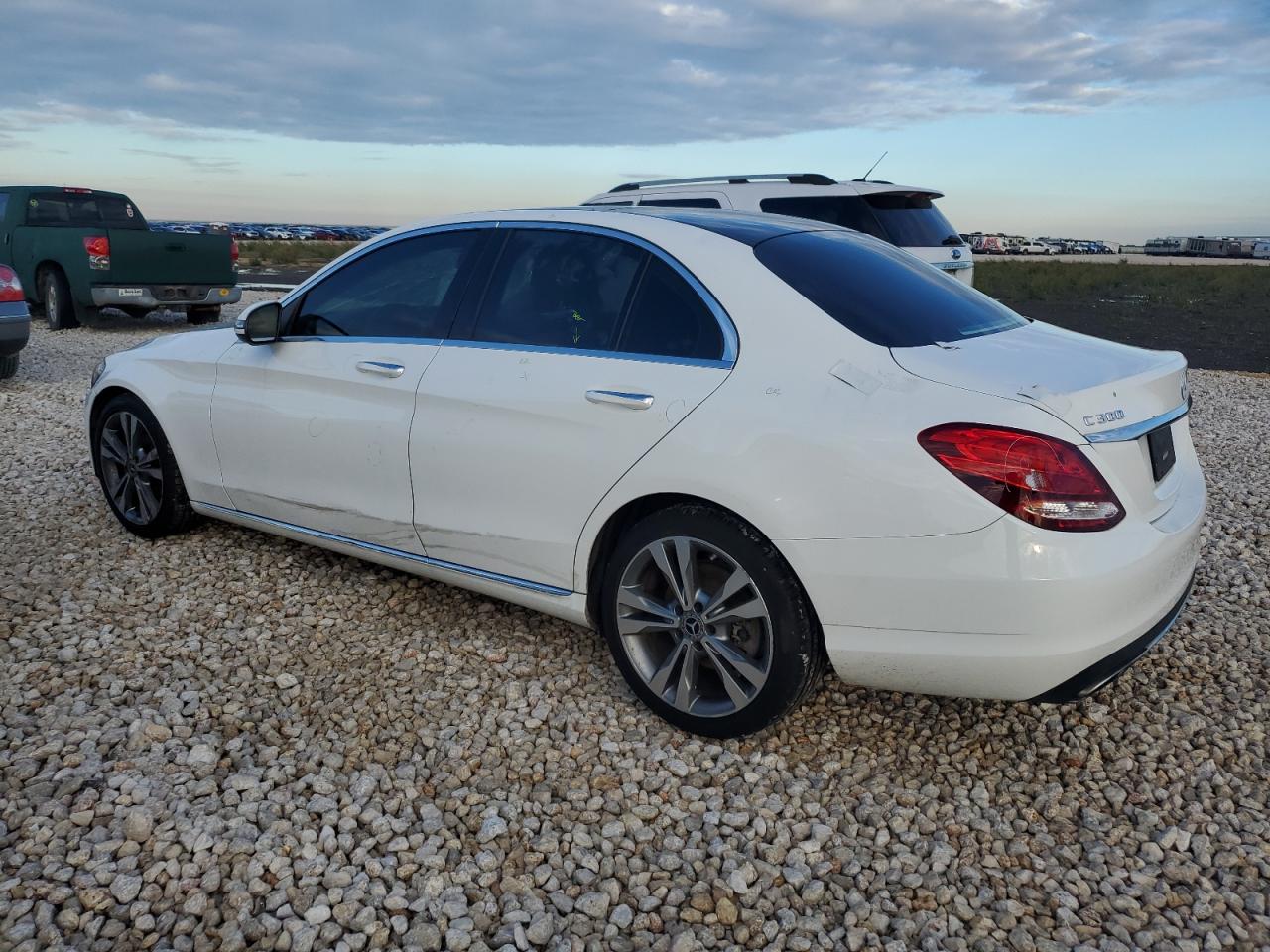 Obraz 2 z 2017 MERCEDES-BENZ C 300 2017 z VIN 55SWF4JB8HU217484