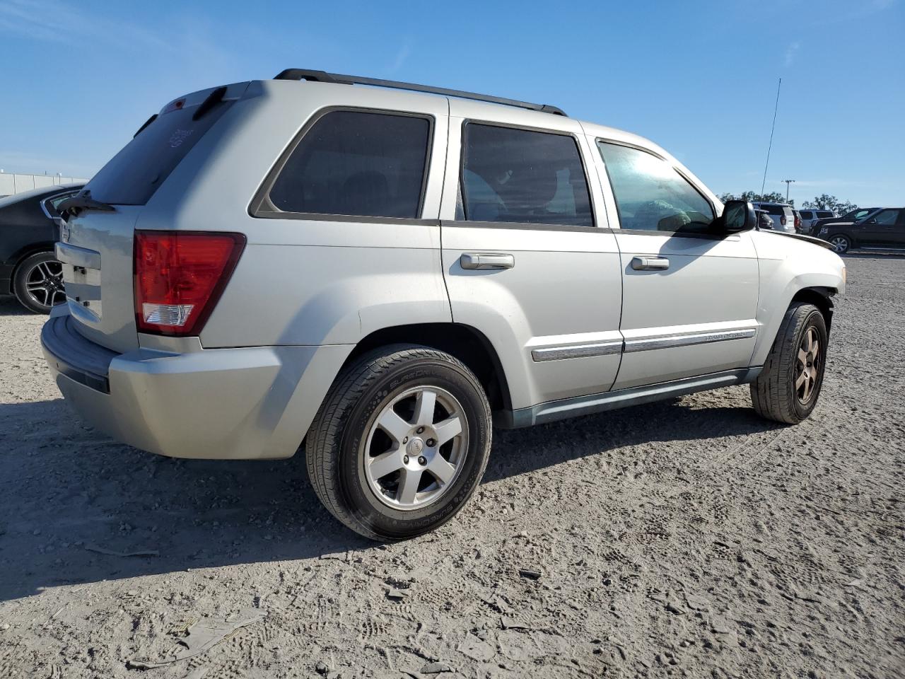 Obraz 3 z 2010 JEEP GRAND CHEROKEE LAREDO 2010 z VIN 1J4PS4GK1AC136848
