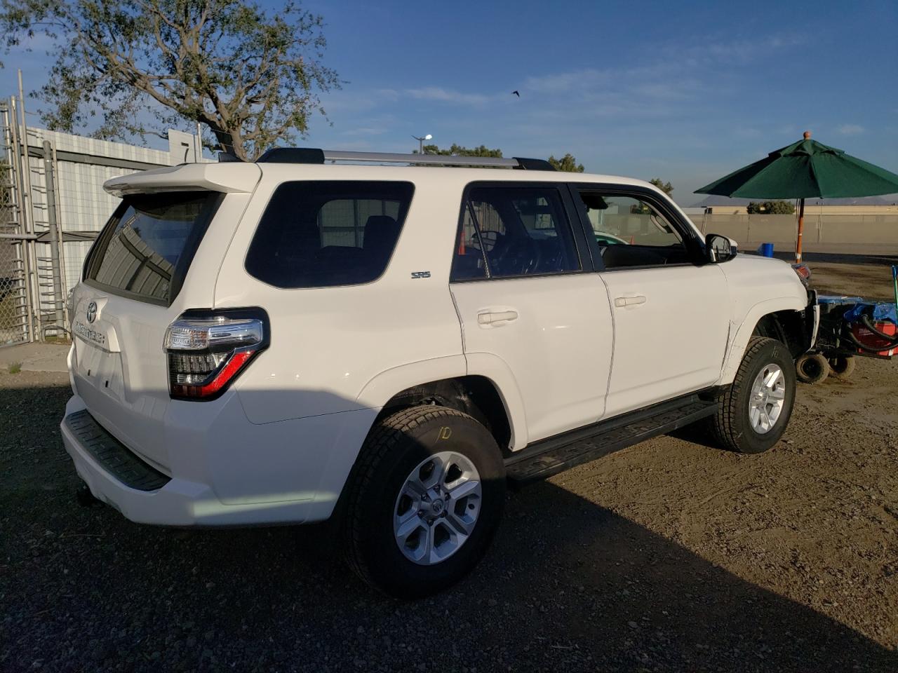 Image 3 of 2022 TOYOTA 4RUNNER SR5/SR5 PREMIUM 2022 with VIN JTEMU5JR0N6017607
