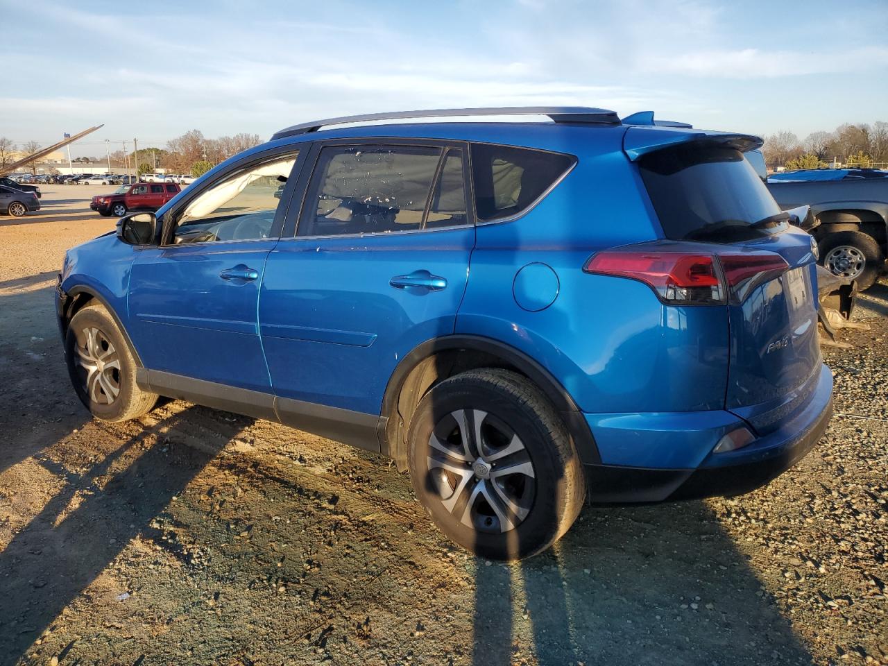 Obraz 2 z 2017 TOYOTA RAV4 LE 2017 z VIN JTMBFREV7HJ106743