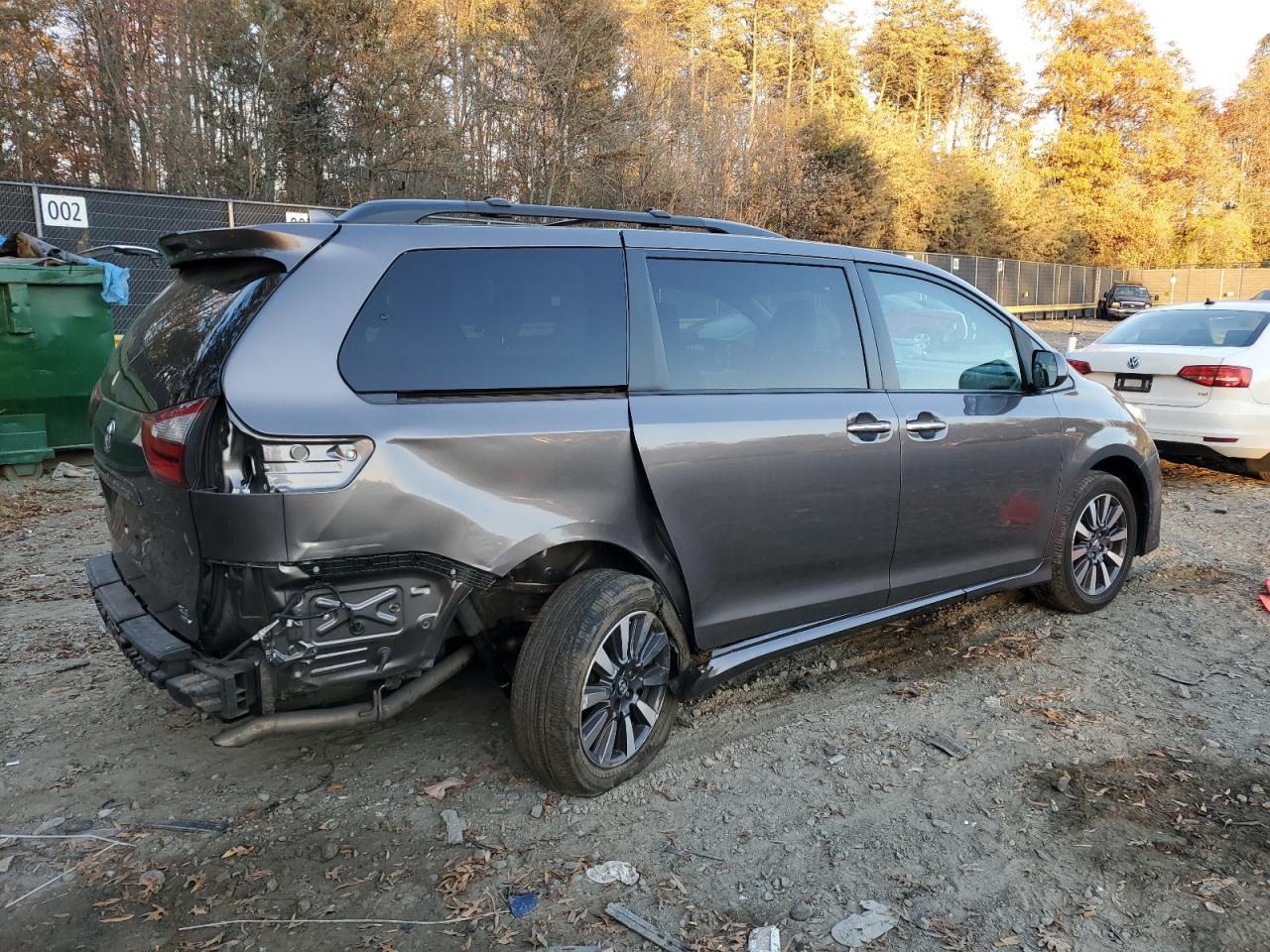 Image 3 of 2018 TOYOTA SIENNA XLE 2018 with VIN 5TDDZ3DC0JS199286