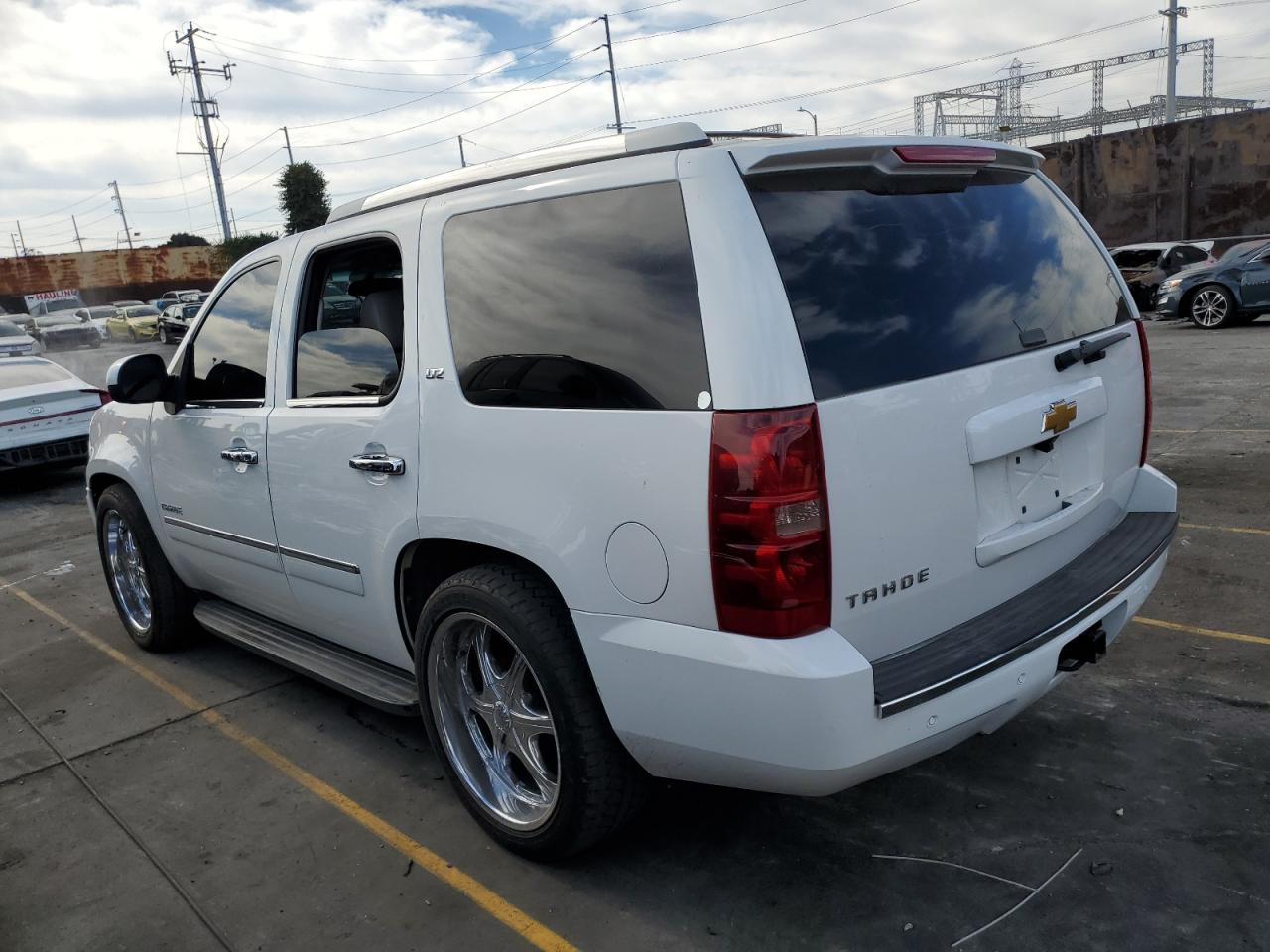 Obraz 2 z 2013 CHEVROLET TAHOE C1500 LTZ 2013 z VIN 1GNSCCE07DR371935