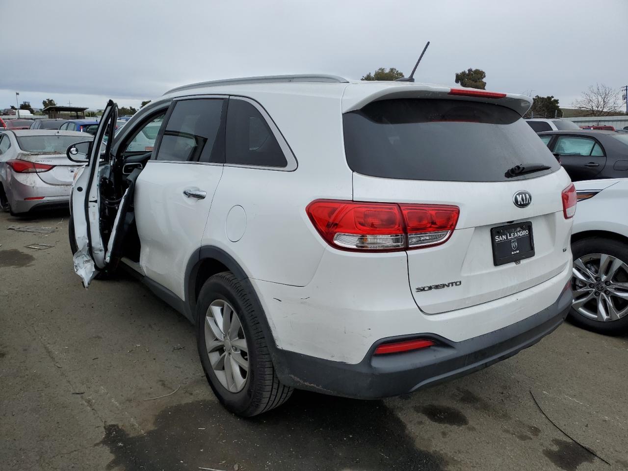 Изображение 2 2016 KIA SORENTO LX 2016 с VIN 5XYPGDA57GG135248