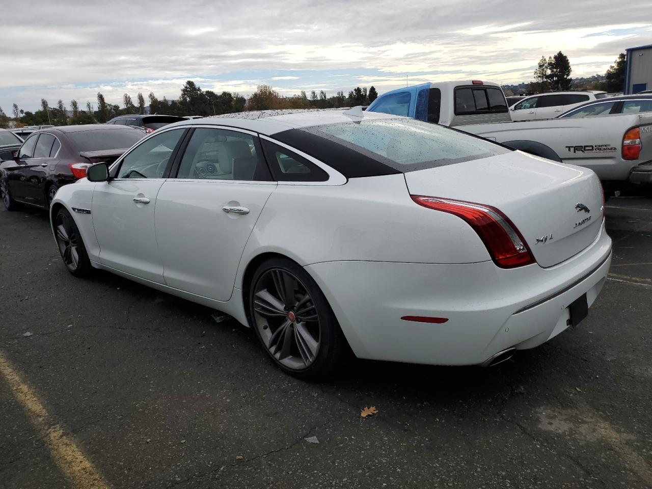 Obraz 2 z 2015 JAGUAR XJL SUPERCHARGED 2015 z VIN SAJWA2GT3FMV85419