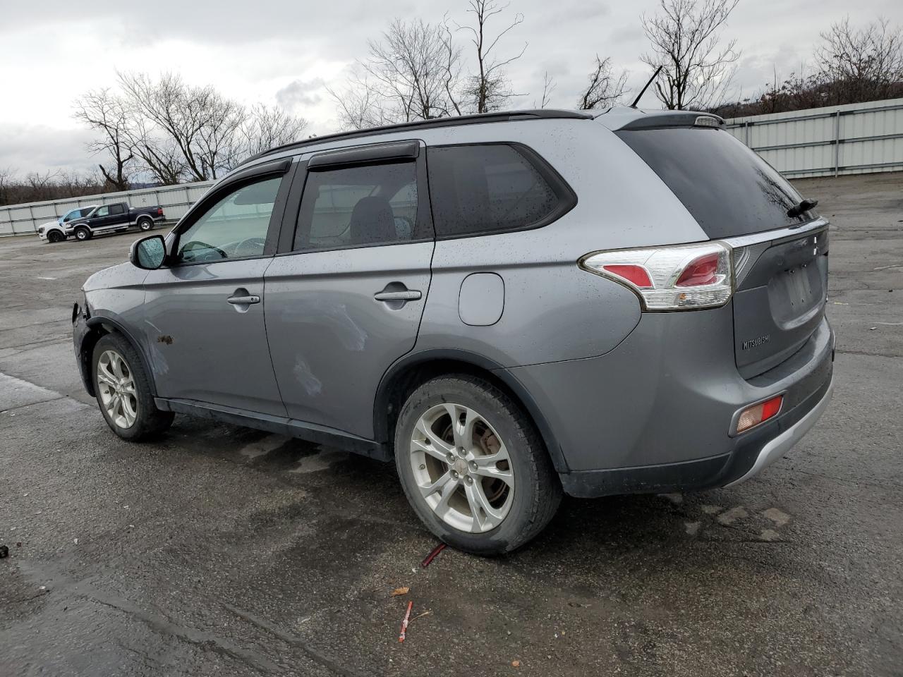 Image 2 of 2015 MITSUBISHI OUTLANDER SE 2015 with VIN JA4AZ3A38FZ000945
