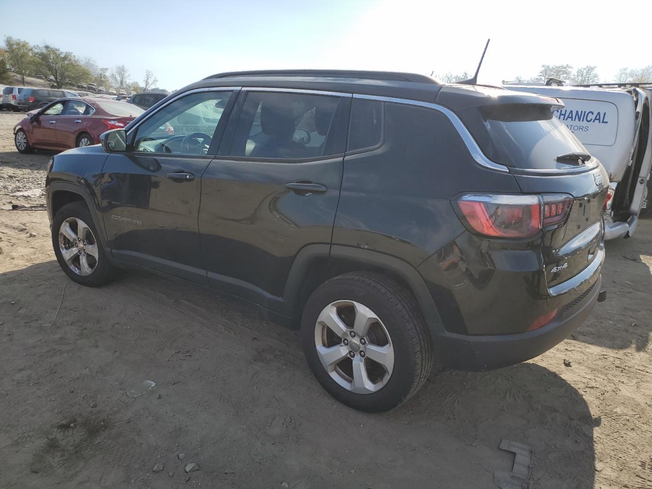 Obraz 2 z 2019 JEEP COMPASS LATITUDE 2019 z VIN 3C4NJDBB3KT690616
