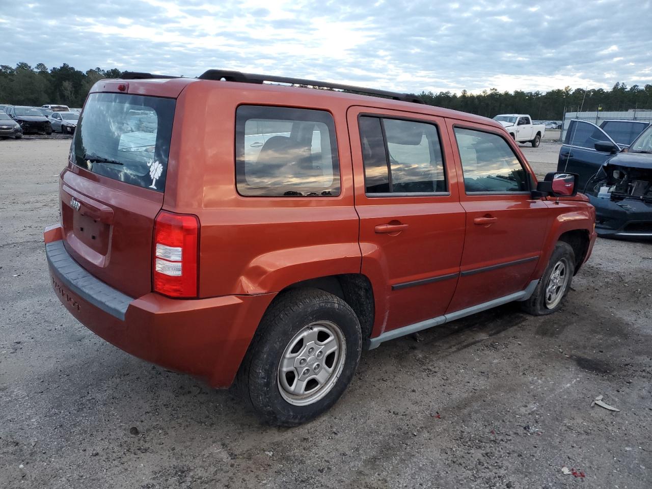 Obraz 3 z 2010 JEEP PATRIOT SPORT 2010 z VIN 1J4NF2GB8AD601264