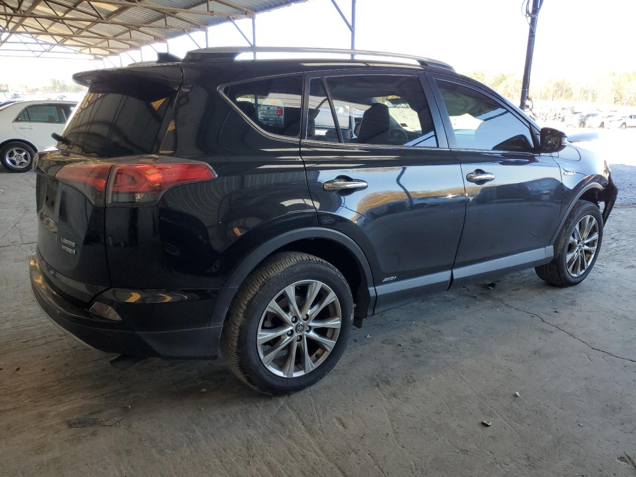 Obraz 3 z 2017 TOYOTA RAV4 HV LIMITED 2017 z VIN JTMDJREV6HD059954
