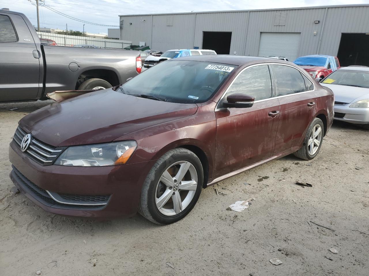 Image 1 of 2013 VOLKSWAGEN PASSAT SE 2013 with VIN 1VWBP7A34DC127390