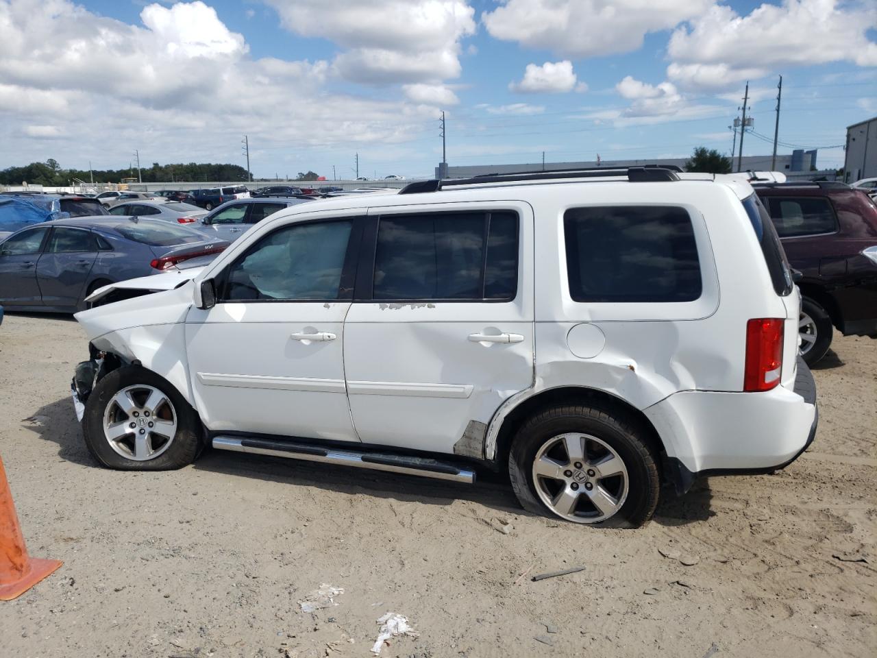 Image 2 of 2011 HONDA PILOT EX 2011 with VIN 5FNYF3H40BB025186