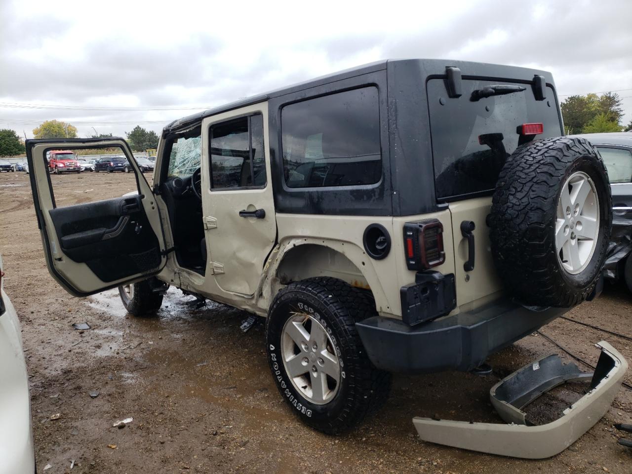 Obraz 2 z 2017 JEEP WRANGLER UNLIMITED SPORT 2017 z VIN 1C4BJWDG9HL738499