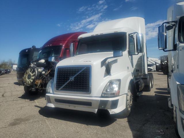 Image 2 of 2015 VOLVO VN VNL 2015 with VIN 4V4NC9EH1FN920462