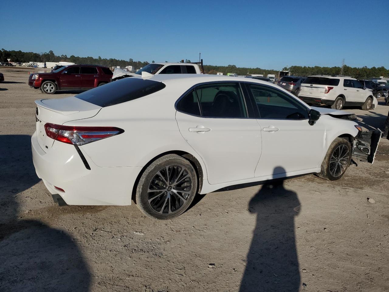 Image 3 of 2020 TOYOTA CAMRY SE 2020 with VIN 4T1G11AK5LU973739