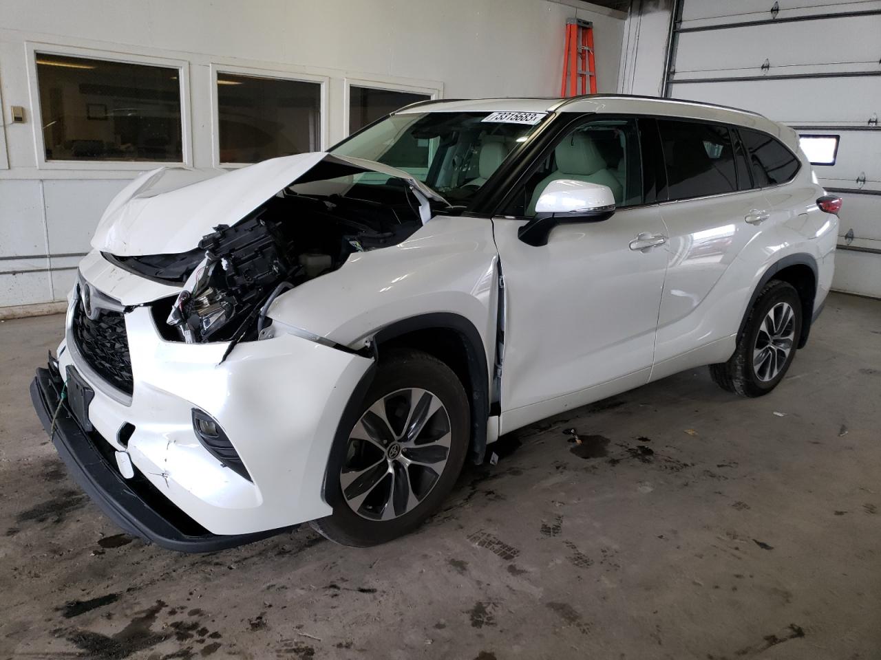 Изображение 2021 TOYOTA HIGHLANDER XLE 2021