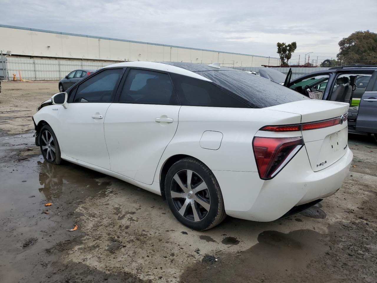 Obraz 2 z 2016 TOYOTA MIRAI  2016 z VIN JTDBVRBD7GA000581