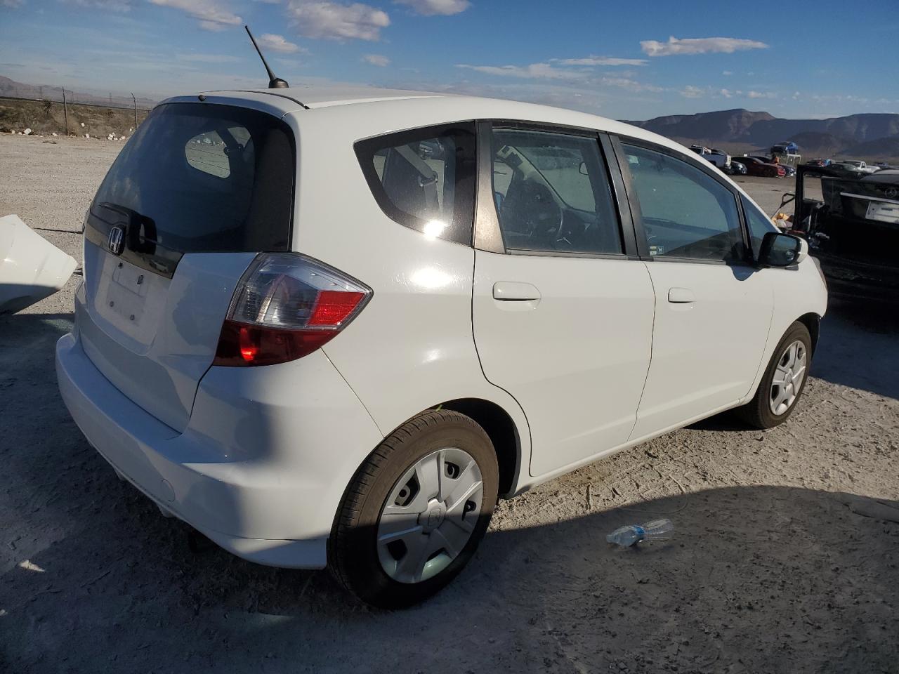 Image 3 of 2013 HONDA FIT  2013 with VIN JHMGE8H38DC077375