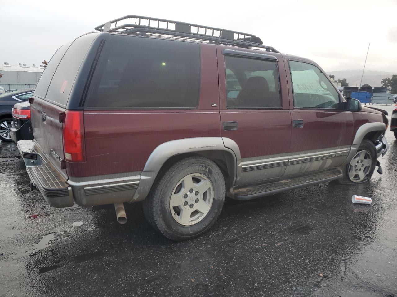 Image 3 of 1998 CHEVROLET TAHOE K1500 1998 with VIN 1GNEK13R9WJ372396