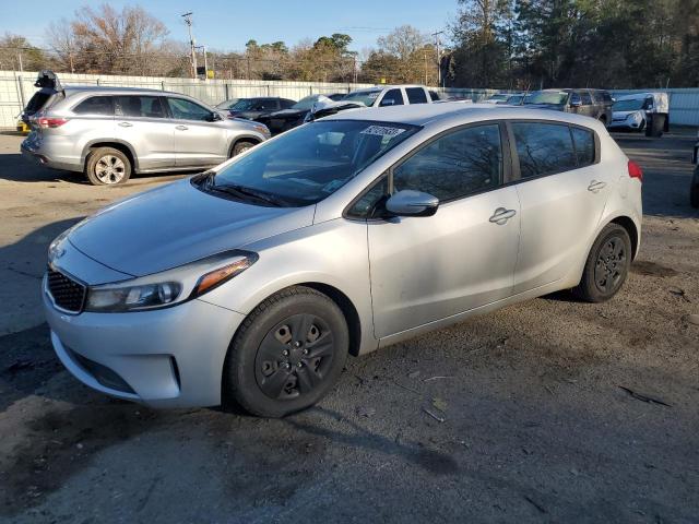 Obraz 1 z 2017 KIA FORTE LX 2017 z VIN KNAFK5A87H5681467