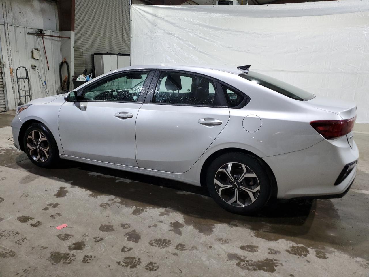 Изображение 2 2021 KIA FORTE FE 2021 с VIN 3KPF24AD2ME327915