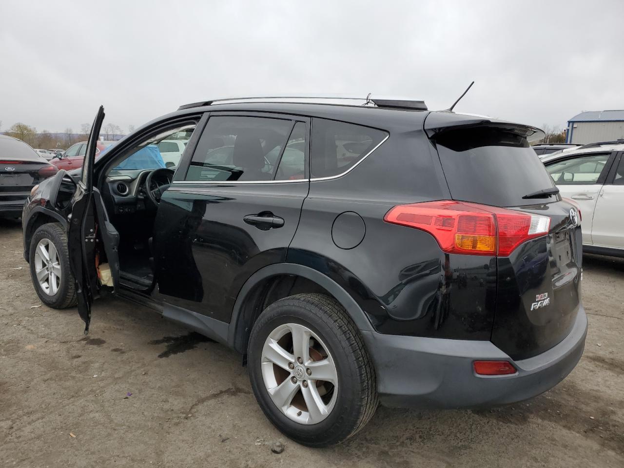 Image 2 of 2013 TOYOTA RAV4 XLE 2013 with VIN 2T3RFREV2DW077176