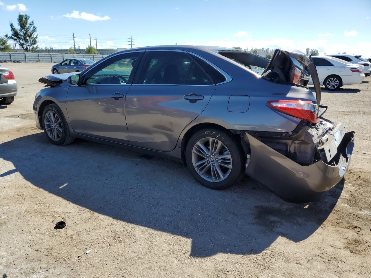 Image 2 of 2015 TOYOTA CAMRY SE 2015 with VIN 4T1BF1FK3FU483535