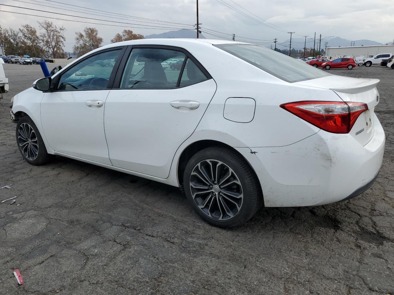 Obraz 2 z 2015 TOYOTA COROLLA L 2015 z VIN 5YFBURHE0FP224188