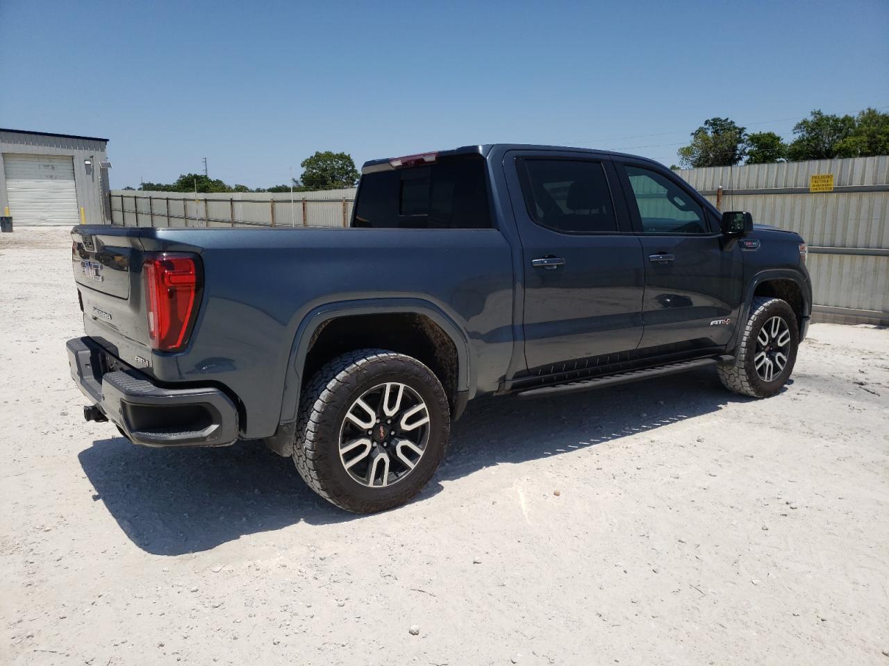 Obraz 3 z 2021 GMC SIERRA K1500 AT4 2021 z VIN 3GTP9EEL5MG130149