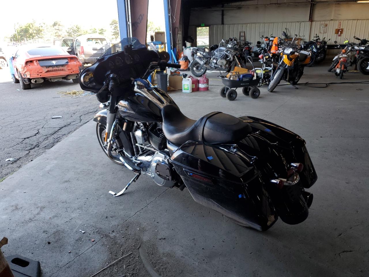 Image 3 of 2014 HARLEY-DAVIDSON FLHX STREET GLIDE 2014 with VIN 1HD1KBM1XEB677094
