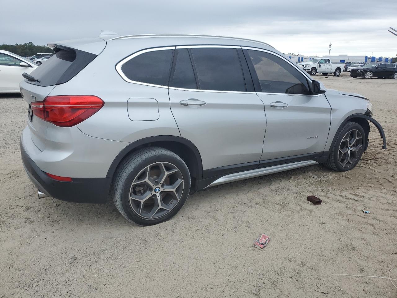 Image 3 of 2017 BMW X1 SDRIVE28I 2017 with VIN WBXHU7C36H5H34815