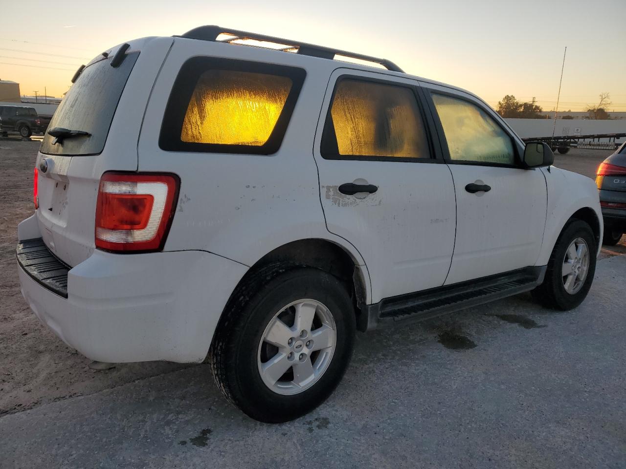 Изображение 3 2010 FORD ESCAPE XLS 2010 с VIN 1FMCU0C77AKC78518