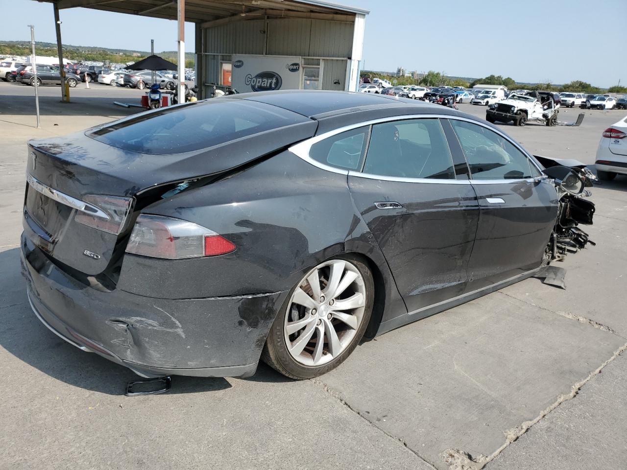 Image 3 of Tesla Model S 2015 with VIN 5YJSA1E26FF109675