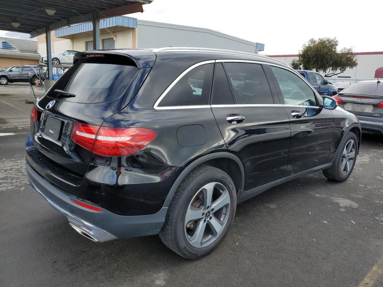 Image 3 of 2019 MERCEDES-BENZ GLC 300 2019 with VIN WDC0G4JB0KF505761