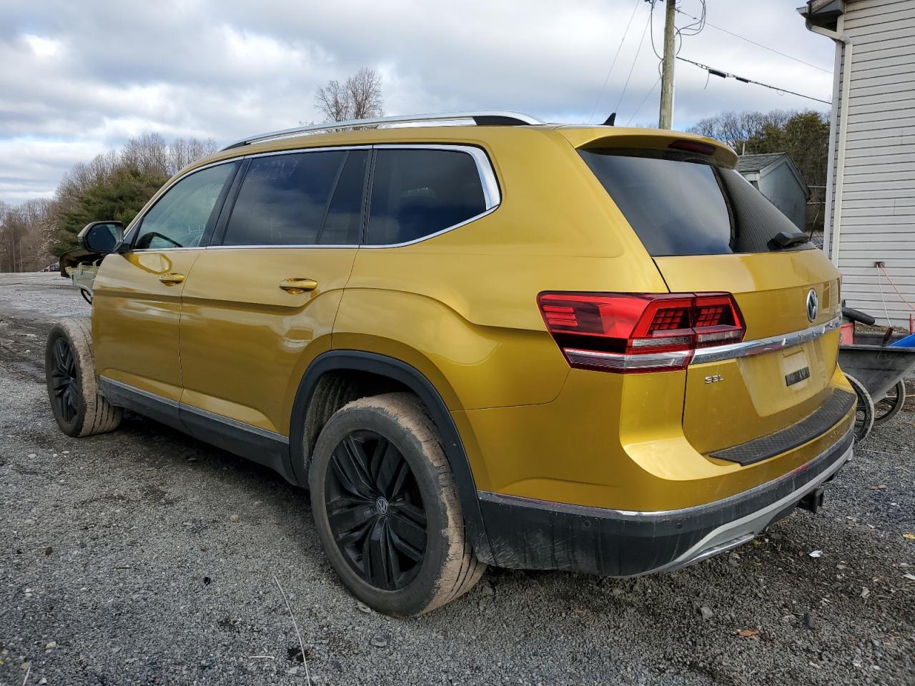 Image 2 of 2018 VOLKSWAGEN ATLAS SEL PREMIUM 2018 with VIN 1V2NR2CAXJC551367