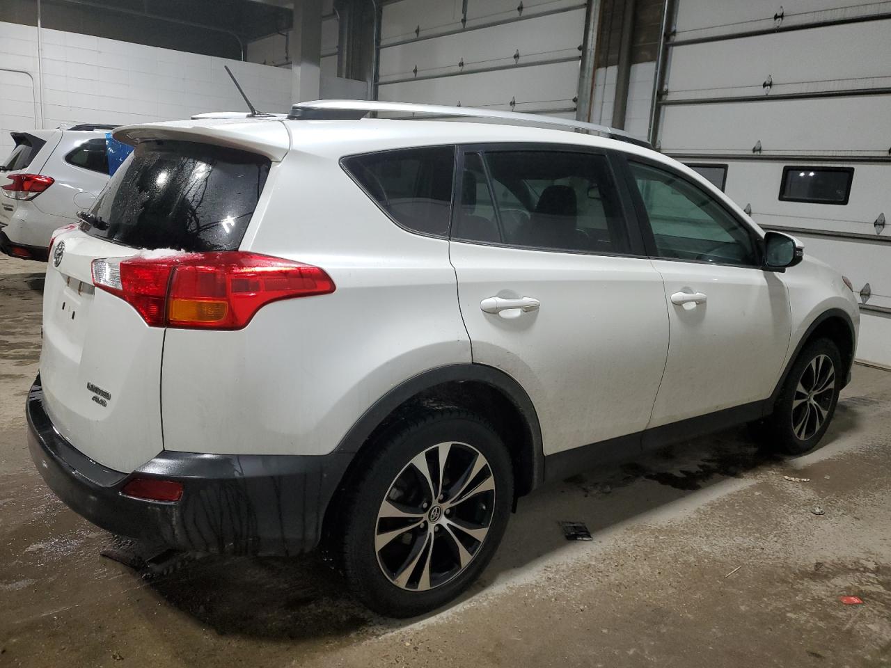 Изображение 3 2015 TOYOTA RAV4 LIMITED 2015 с VIN 2T3DFREV6FW367420